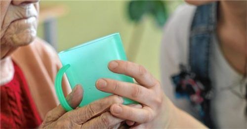 Der Eigenanteil für vollstationäre Pflege beträgt im Bundesdurchschnitt 1800 Euro pro Monat.Foto dpa