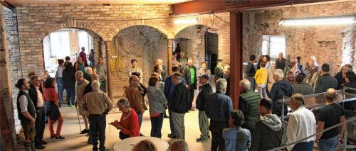 Der Eingangsbereich mit den wiederentdeckten Bögen und der neue offene Küchenbereich interessierten viele Besucher besonders. Foto Steigenberger