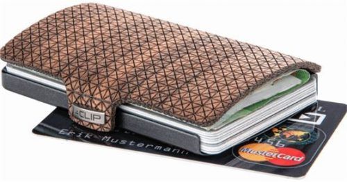 Der Geldbeutel sieht klein aus, bietet aber tatsächlich Platz für bis zu zwölf Karten. Foto  djd/Flux Design Products