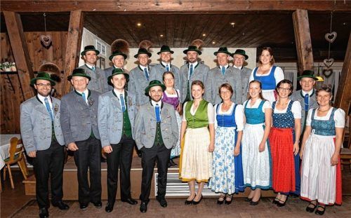 Der neue Vorstand des Trachtenvereins D‘Jenbachtaler.Foto  Kriechbaumer