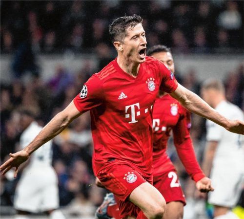 Der Torgarant beim FC Bayern München: Robert Lewandowski. Trifft er auch am Samstag gegen seinen Ex-Verein Borussia Dortmund? Foto  dpa