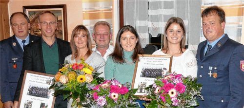 Der Vorsitzende der Feuerwehr, Lorenz Schmidinger (rechts), und Kommandant Josef Frank (links) dankten dem Schirmherrn, Bürgermeister Robert Pötzsch (von links) und dessen Gattin Marion, dem Pürtener Feuerwehr-Vorsitzenden Gerhard Kifinger sowie den Patenbräuten Sabine Englmaier und Laura Holzner für deren Beitrag zum gelungenen Jubiläumsfest. Fotos Bachmaier