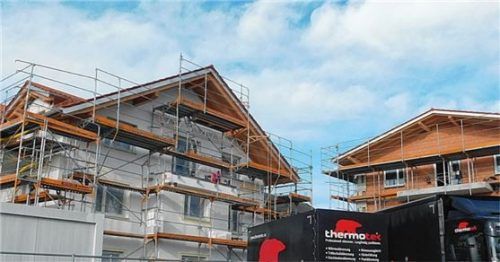 Die beiden Gebäude des Seniorenwohnheims in Schnaitsee können im Sommer 2020 bezogen werden.Foto re
