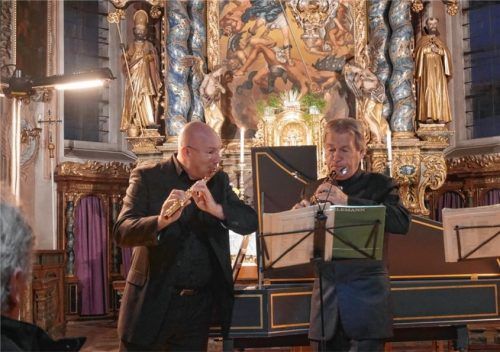 Die Finger der beiden Solisten Matthias Schulz (Flöte) und Professor Hansjörg Schellenberger (Oboe) flogen nur so über die Klappen.Foto  Kirchner