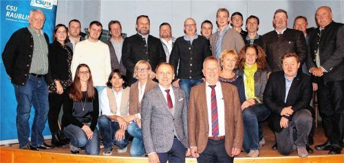 Die Kandidaten der CSU für die Gemeinderatswahl in Raubling.
