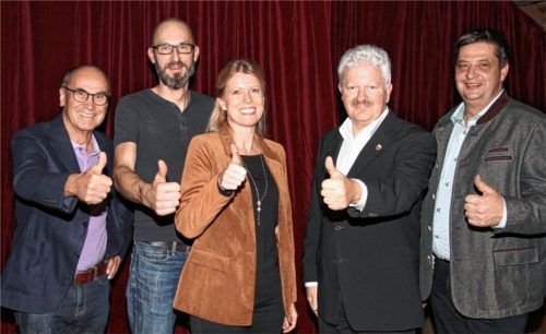 Die Listenführer der UWG: (von links) Dr. Klaus Windhager, Christian Perau, Silke Auer, Bürgermeister Erwin Baumgartner und Peter Hobmaier.Foto Enzinger