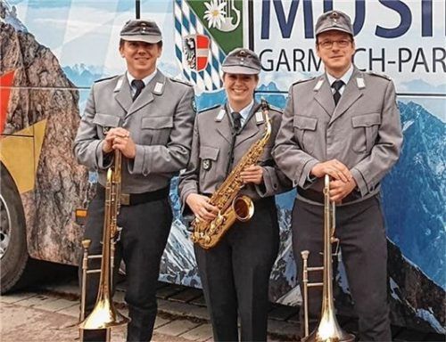 Drei Vollblutmusiker des Gebirgsmusikkorps: Mathias Herda (Posaune), Marina Flügel (Saxofon) und Michael Lang (Posaune).Fotos  Bonnetsmüller