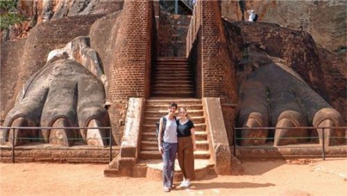 Ein beliebtes Fotomotiv auf Sri Lanka sind die Überreste des Löwentors von Sigiriya.Foto djd-mk/Umfulana