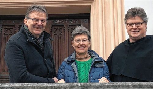 Ein eingespieltes Team: Pfarrer Christian Wünsche (links), Pastoralreferentin Rosel Bartl und ihr Nachfolger Pfarrvikar Dariusz Burdalski.Foto Heise