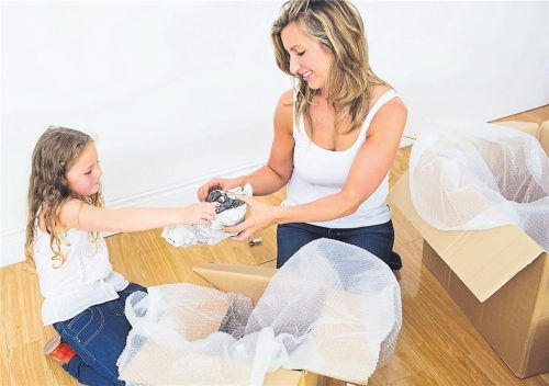 Endlich am Ziel: Wer im neuen Heim seine Umzugskisten auspackt, kann sich auf einen neuen Lebensabschnitt freuen

Foto .Panther Media