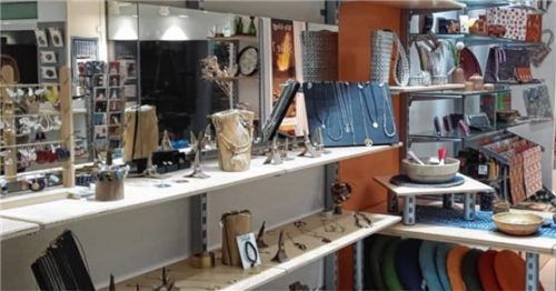 Fair gehandelte Waren gibt es auch in den neuen Räumen des Weltladens in Rosenheim. Foto re