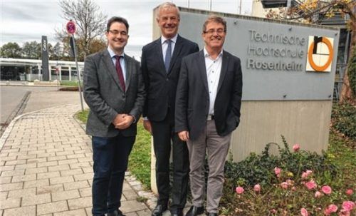 Freuen sich auf die neue Wettbewerbsrunde: Wettbewerbsleiter Dr. Thomas Grillenbeck, Franz Winterer vom Seeoner Kreis und TF-Präsident Prof. Heinz Köster.Foto maier