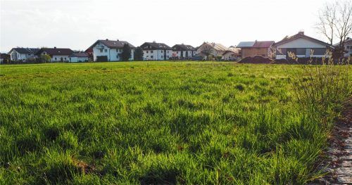 Hier im Osten von Großkarolinenfeld entsteht das neue Baugebiet. Foto Heinz