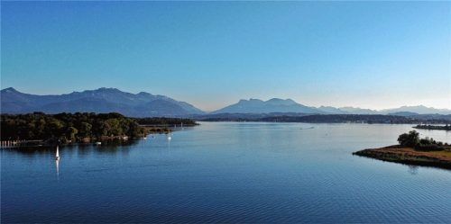 Idylle unter Beobachtung: Der Chiemsee wurde von Wissenschaftlern auf Plastikmüll in kleinen und allerkleinsten Kalibern untersucht.Foto  Ziegler