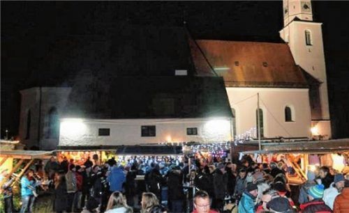 In Sichtweite der Pfarrkirche St. Martin findet ab dem 7. Dezember der Obertaufkirchener Adventsmarkt statt. Fotos  Friedrich