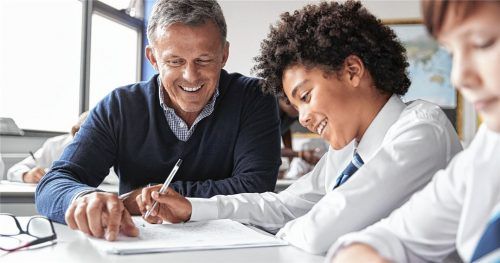 Individuelle Förderung, bessere Ausstattung, mehr Angebote: Das erhoffen sich viele Eltern von Schulen in freier Trägerschaft.Foto IStock