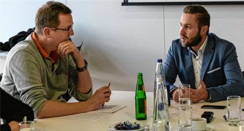 JU-Bezirkschef und CSU-Politiker Daniel Artmann (rechts) im Gespräch mit OVB-Redakteur Anton Maier.Foto thomae
