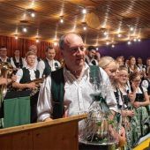 Blasmusikalische Feinkost mit tollkühnen Männern