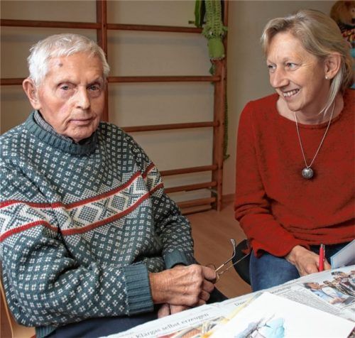 Kurt Kopizenski entdeckt im Rahmen eines „Gedächtnistrainings“ mit Kunsttherapeutin Hannah Kleuser seine alte Leidenschaft wieder: Aquarelle malen. Fotos Benekam