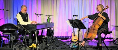 Martin Kälberer und Fanny Kammerlander – ein kongeniales Duo auf der Bühne im Saal des B&O-Parkhotels. Foto  Baumann