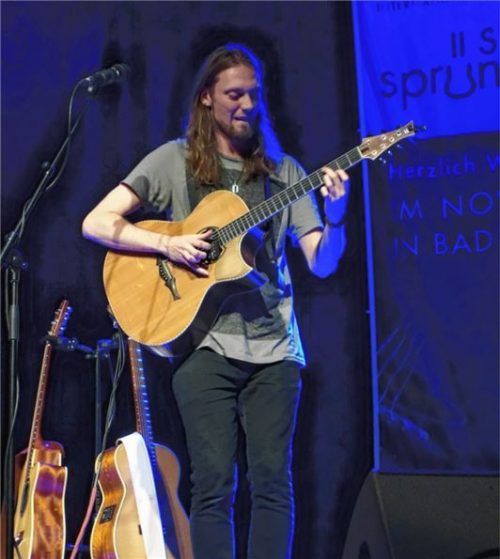 Mike Dawes präsentierte virtuose Auftritte beim Gitarrenfestival in Bad AiblingFoto  Friedrich
