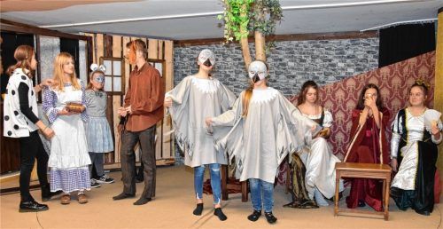 Neues Leben: Die Magd lebt ab sofort im königlichen Schloss.Foto Schlecker