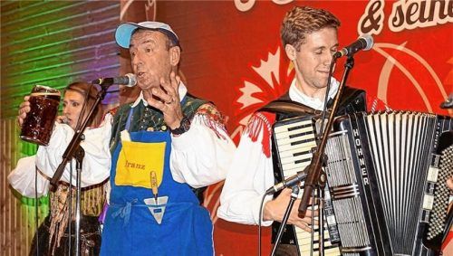 Ob Hopsa-Polka oder Walzer – die Oberkrainer servierten ihrem Publikum im Kuko in Rosenheim Melodien, die ins Blut gehen. Foto  Avsenik