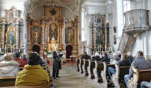 Rund 60 Interessierte hörten Geschichtliches über die Erhartinger Pfarrkirche in einem Vortrag.Foto Padlesak