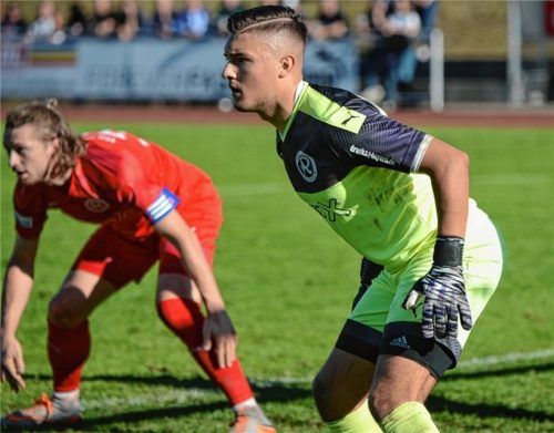 Schlägt heute seine Stunde? Torwart Niklas Pfister steht bei 1860 bereit.Foto Ruprecht