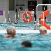 Hallenbad schwimmen Felle weg
