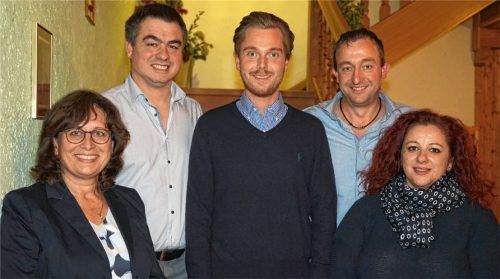 Sie führen die CSU-Liste für die Kommunalwahl an: Petra Jackl (von links), Christian Schmidinger, Dr. Sebastian Heiml, Anton Voglmaier und Monika Oberbacher. Foto Meling