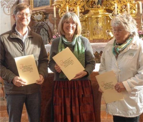 Sind der Kirchenmusik in Weihenlinden seit vielen Jahrzehnten treu: Martin Kreidt, Elisabeth Glaser und Hildgart Fliegner (von links).