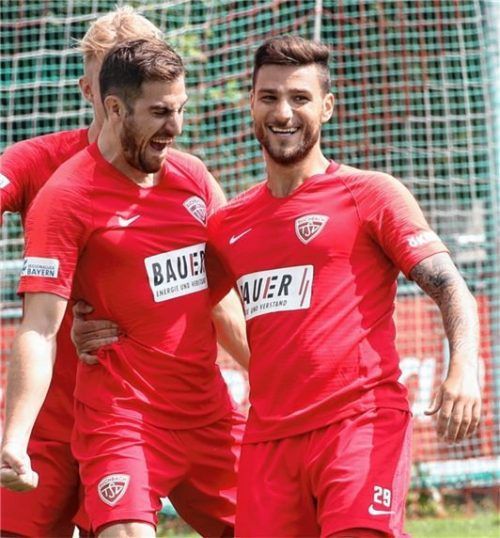 So jubelten Christian Brucia und Aleks Petrovic (rechts) Anfang August nach dem Führungstreffer gegen Türkgücü.Foto  Buchholz
