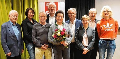 SPD-Spitzenkandidatin Alexandra Burgmaier und die Kandidatinnen und Kandidaten auf den ersten zehn Plätzen für die Kreistagsliste: Richard Lechner, Petra Keitz-Dimpflmeier, Roland Schmidt, Werner Gartner, Alexandra Burgmaier, Michael Kölbl, Kerstin Hoheneder, Peter Kloo, Irene Langer (von links) – nicht im Bild: Alexander Herkner.Foto re