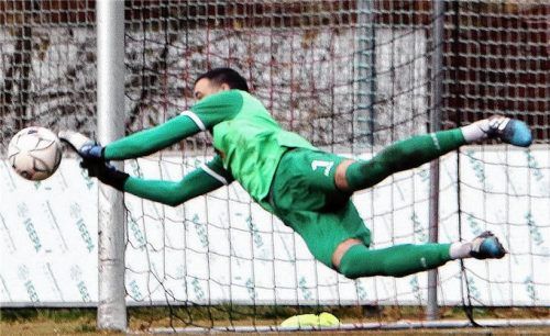 Traunsteins Torhüter Marko Kao hielt einen Foulelfmeter und dem SB Chiemgau Traunstein den Punkt in Unterföhring fest.Foto Fehrmann