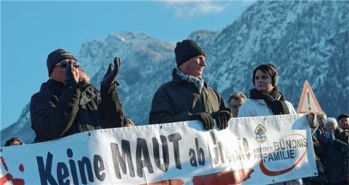 Von Anfang an ein Ärgernis: Seit 2013 kämpften die grenznahen Gemeinden gegen die Maut. Foto dpa