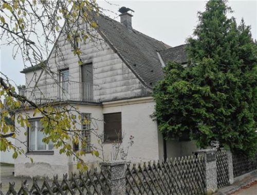 In diesem Haus in Mühldorf hatte sich die Bluttat abgespielt. 38 Stiche, unter anderem in Kopf und Hals, überlebte das 57-jährige Opfer nicht.Foto Enzinger