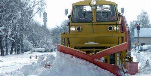 Weg mit dem Schnee – für freie (Bahn-)Fahrt.Foto dpa