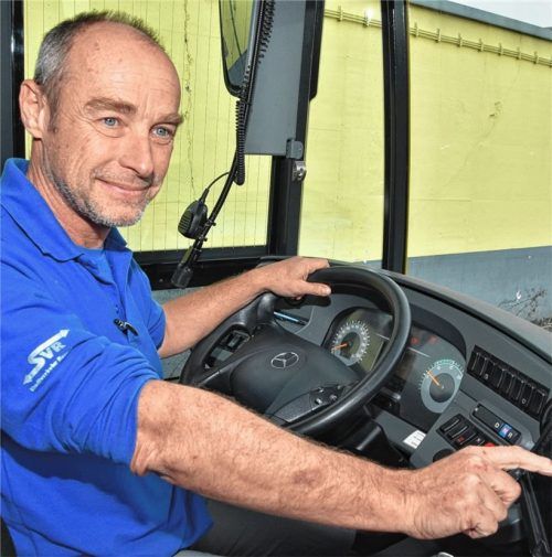 Will und soll am Steuer bleiben: Ingmar Töppel, der Geschäftsführer des „Stadtverkehr Rosenheim“, der mit seinem Team auch in Zukunft für den Busverkehr in der Stadt sorgen soll. Foto Schlecker