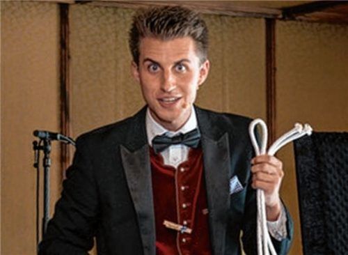 Zeigte Zauberei auf höchstem Niveau: Der gebürtige Ebersberger Florian Otto.Foto re
