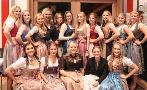 Zur Faschingsmannschaft der Pruttinger Gilde gehören viele fesche Damen.Fotos niessen