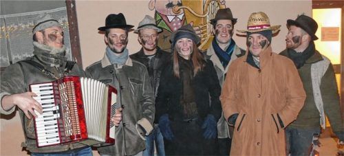 700 Euro brachten die Kraiburger für ihren Blaskapellen-Nachwuchs zusammen. Foto Bachmaier