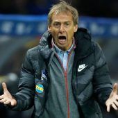 Klinsmanns Pose – aber nur mit offizieller Werbung