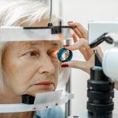 Netzhaut-OP: Rettung für das Auge