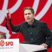 Kevin Kühnert und die rote Socke