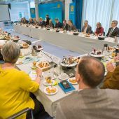 Annäherungsversuche am Runden Tisch