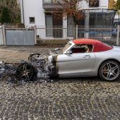 Luxus-Autos in Flammen