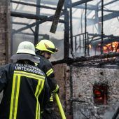 Bauernhaus abgebrannt – Drei Feuerwehrmänner leicht verletzt