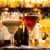 Mit Cocktails 2020 begrüßen: Max Joseph, Brandy Alexander und Manhattan