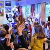 Musik schenkt Freude im Haus für Kinder